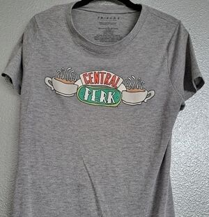 Friends Central Perk T Shirt   Size L